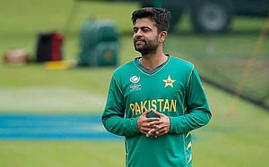পাকিস্তানের শেহজাদের অদ্ভুত দাবি