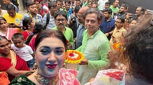 সিঁথিতে সিঁদুর কেন? জানালেন অপু বিশ্বাস