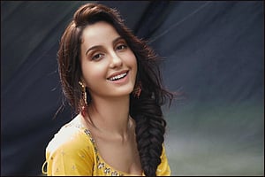 পতাকা ‘উল্টো ধরে’ সমালোচনায় নোরা ফাতেহি
