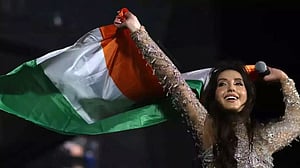 নোরার সঙ্গে নাচল কাতার