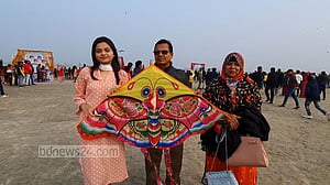 ফরিদপুরের পদ্মার চরে বর্ণিল ঘুড়ি উৎসব