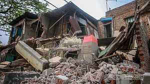 বুড়িগঙ্গা তীরে অবৈধ স্থাপনা উচ্ছেদ