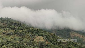 মেঘে ঢাকা চিম্বুক