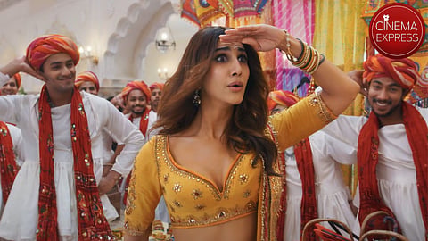‘Angreji Rangrasiya’: Vaani Kapoor grooves on Amit Trivedi’s lively beats in new song from Abir Gulaal 
