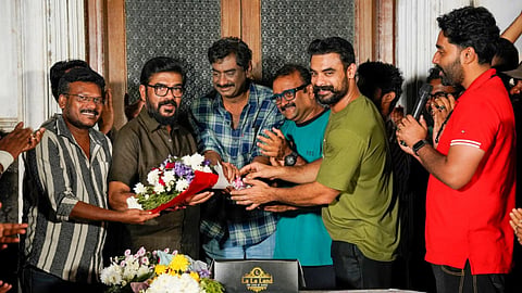 Team Palli Chattambi celebrates Vijayaraghavan’s National Award for Pookkaalam

