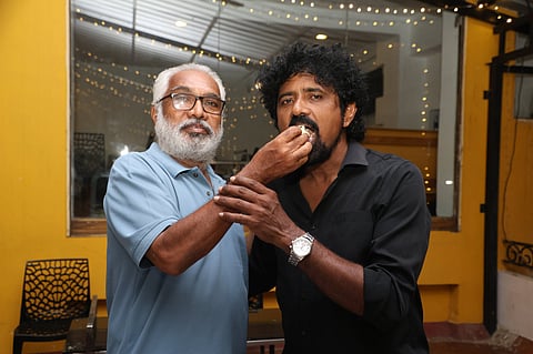 At the sets of Roja Malli Kanagambaram after the wrap