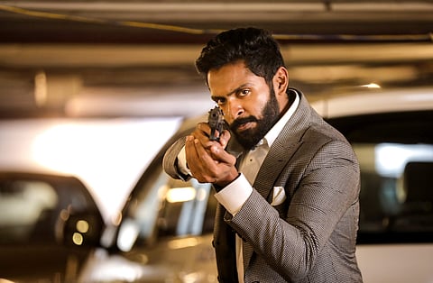Thuppakki Munai: Travails of an encounter specialist