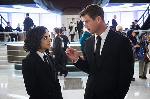 men-in-black-international-tessa-thompson-chris-hemsworth