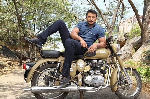 Phones banned on sets of Darshan's Roberrt