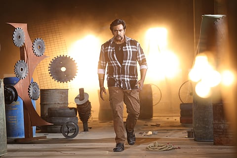  Sinnga (Kannada) Movie Review: Loud Roar, Less Might