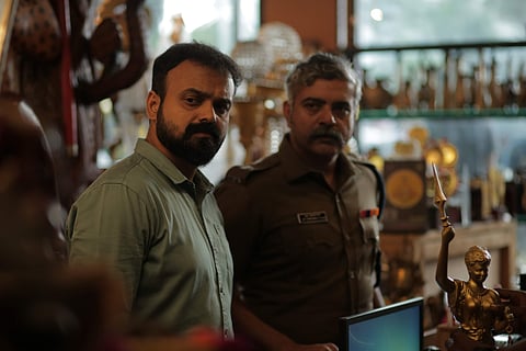 A still from Anjaam Pathira