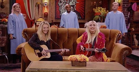 Friends: The Reunion - Lisa Kudrow, Lady Gaga wow hearts with their Smelly Cat rendition
