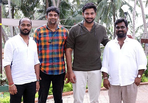 Arulnithi with the crew of Dejavu