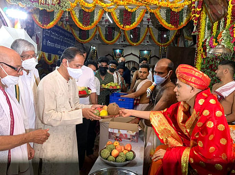 Congress President Girish Chodankar received blessings from Vidhyadhishteerth Swamiji, Parthgalee, Cancona - Goa. On Saturday, 31 July, 2021.