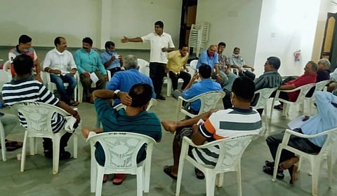 मंडळाच्या सर्वसाधारण सभेत यंदा गणपती किती दिवस पुजायचा, त्याबाबत चर्चा करण्यात आली. 