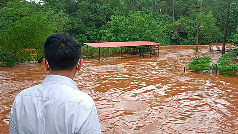 मुख्यमंत्री डॉ.प्रमोद सावंत यांची सुपाचीपुड- हरवळे पुरग्रस्त भागाला भेट देऊन पाहणी केली