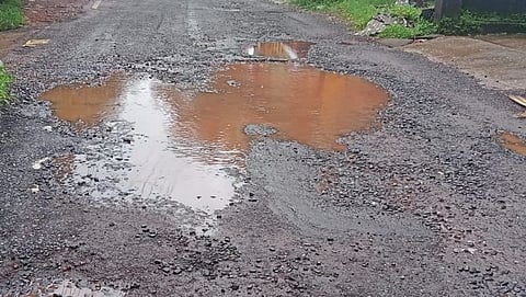 Public Works Department neglects roads in Mandrem 
