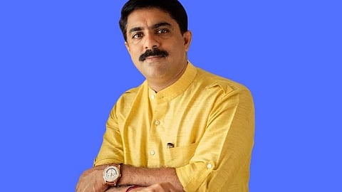  विजय सरदेसाई