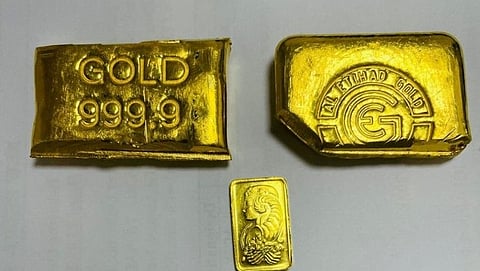  7people  arrested in 72 lakh gold Smuggling at Delhi Airport