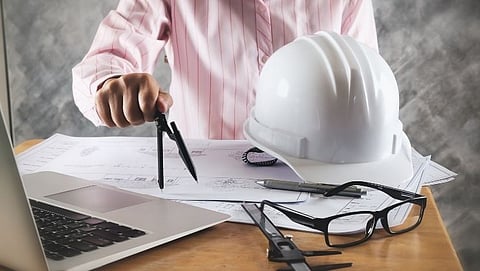 देशातील अनेक राज्यांमध्ये इंजिनिअरिंगचा अभ्यासक्रम मराठीसह (Engineering course in Marathi)  5  भाषात शिकविण्यात येणार आहे.