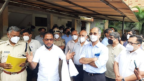 Parvari: While giving information about the beating case, Dr. Vinayak Buwaji. Along with Dr. Shailesh Kamat, Dr. Sandeep Naik, Dr. Govind Kumar, Dr. Ajit Mopkar, Dr. Sham Lavande and Dr. Shekhar Salkar.  Goa _30 august 2021.