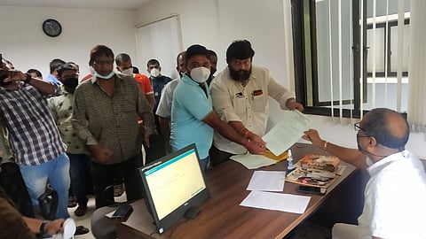 कदंबा बसेसचे दोन्ही परमिट रद्द करण्याची मागणी केली.