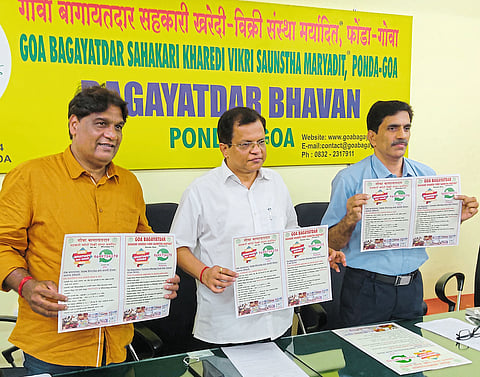 Goa : Ponda: Giving information about the schemes started by Goa Bagayatdar by Adv. Narendra Sawaikar. Along with Nitin Samant and Ulhas Umre.