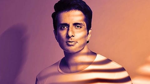 Sonu Sood was seen selling footwear in Srinagar's shop