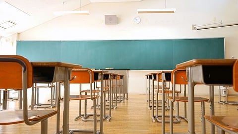 Rude behavior of the headmistress; Teacher's complaint to police