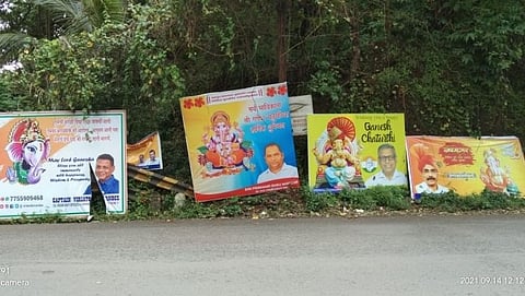 नवेवाडे येथे उतरणी जवळ फाडण्यात आलेला होर्डिंग्ज (Goa Election 2022)