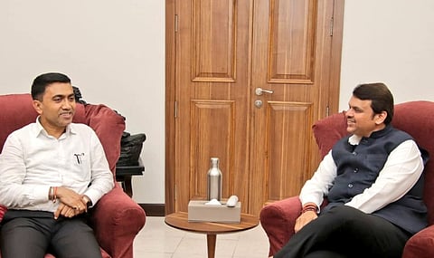 Devendra Fadnavis and Goa CM Pramod Sawant discussing