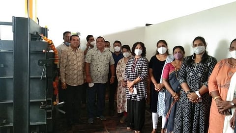 सांकवाळ जुवारीनगर येथे साहित्य पुनर्प्राप्ती सुविधा कचरा प्रकल्पाच्या उद्घाटन वेळी उपस्थित मान्यवर