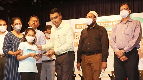 CM Pramod Sawant Presented Sanction order Rs 2 Lakhs to families who lost a member due to COVID-19
