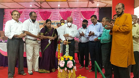 पेडणे तालुका शेतकरी सेवा सोसायटीच्या ४६ वा वर्धापनदिनास उपमुख्यमंत्री बाबू अजगावकर यांच्या उपस्थितीती व इतर मान्यवर (Goa)   
