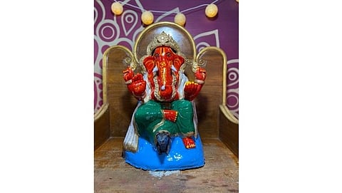 गोव्यात गणेश चतुर्थीला गणेश पूजनाच्या वेगवेगळ्या प्रथा असून त्यातलाच एक प्रकार म्हणजे केपेतील तांबड्या रंगाचा गणपती. 
