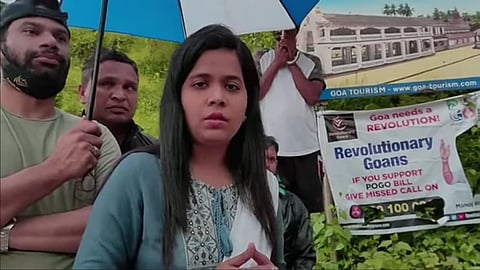 बॅनर अनोळखी व्यक्तीकडून फाडण्याचे प्रकार वाढले असून, मांद्रे आरजीच्या (Mandre RG) युवा नेत्या सुनयना गावडे (Sunaina Gawde) यांनी या कृत्यावर जोरदार टीका केली आहे. 