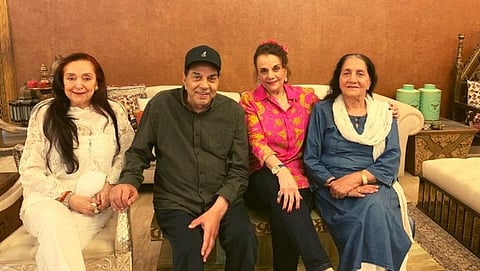 Mumtaz reached Dharmendra's house to meet him