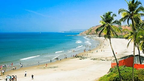 पर्यटनावर (Tourism) सर्वस्वी अवलंबून असलेल्यांना आणि कोविड 19 (Covid-19) मुळे पूर्णपणे कोलमडून गेलेल्यांना महिन्याला पाच हजार रुपये मिळाल्यास त्यांची गरज भागेल, पोटापाण्याची सोय होईल, हे नक्की. 
