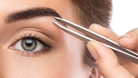 Eyebrow केल्यानंतर पुरळ येत असतील तर या टिप्स नक्की फॉलो करा 