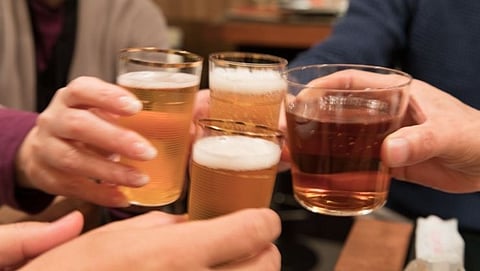 Research: Why drunk people suddenly start speaking in English