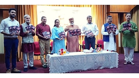 Dr. Lohia's book 'Action in Goa' : डॉ. राम मनोहर लोहिया यांचे एक्शन ईन गोवा या कोकणी, मराठी व हिंदी अनुवादीत पुस्तकाच्या लोकार्पण सोहळ्यात (डावीकडुन) ब्रिजेश देसाई, दामोदर घाणेकर, पराग रायकर, अन्वेषा सिंगबाळ, डॉ. सुरेश खैरनार, दामू ऩाईक, अभिषेक रंजन सिंग व परेश प्रभू. 