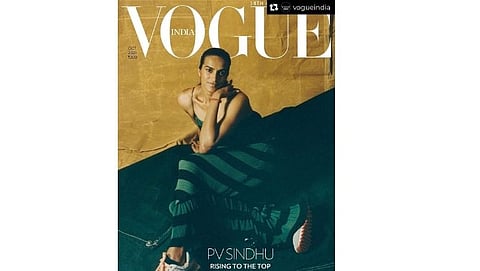 देशातील नंबर वन फॅशन मासिक Vogue ने महिला ऑलिम्पिक पदकविजेत्यांसोबत फोटो सूट केला आहे. त्यात बॅडमिंटन स्टार पिव्ही सिंधु हिचा ग्लॅमरस फोटोशूट पाहायला मिळाला. तिने हे फोटो सोशल मिडियावर शेअर केला आहे.   
