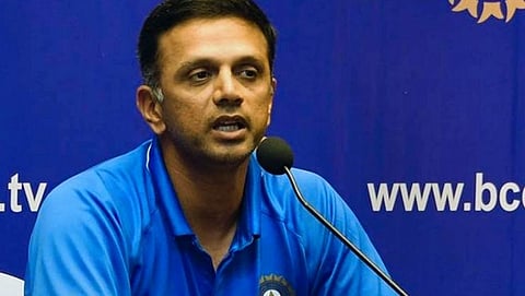 न्यूझीलंडच्या (New Zealand) भारत दौऱ्यादरम्यान BCCI राहुल द्रविड यांना भारतीय संघाचे अंतरिम प्रशिक्षक बनवू शकते. 