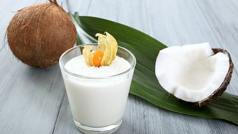 Breakfast: Coconut Smoothie चा घ्या आस्वाद 