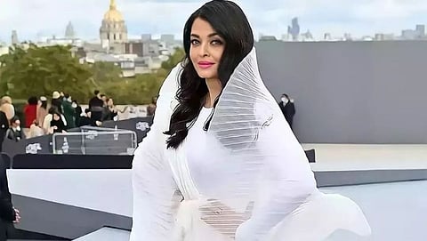 Paris Fashion Week: Aishwarya's glamorous ramp walk, watch  video 