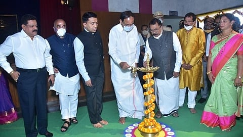 उपराष्ट्रपती  एम. व्यंकय्या नायडू यांच्या हस्ते विर्नोडा पेडणे येथील इमारतीचे उद्घाटन 