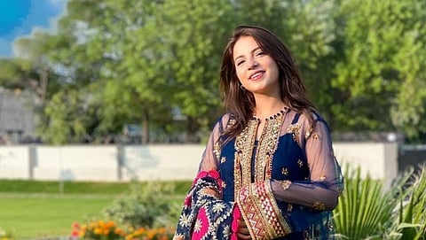 पाकिस्तानच्या Pawari Girl ने गायलं जोनिता गांधीच गाण 
