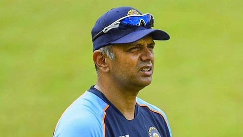 द्रविडने (Rahul Dravid)  टीम इंडियाच्या (Team India) मुख्य प्रशिक्षकपदासाठी अर्ज केला आहे. 
