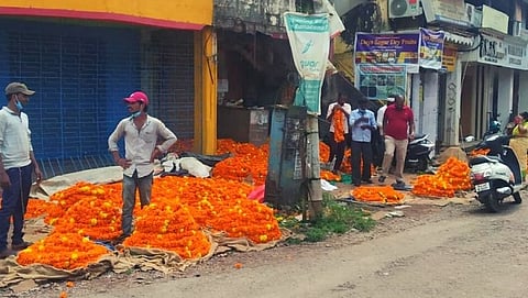 कृषी खात्याच्या नाकावर टिच्चून राज्यात परगावच्या झेंडूची नवरात्रोत्सव काळात विक्री.