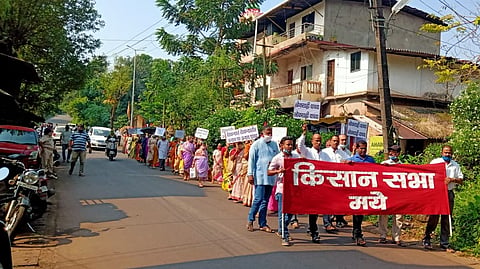 Mayem farmers staged protest demanding compensation